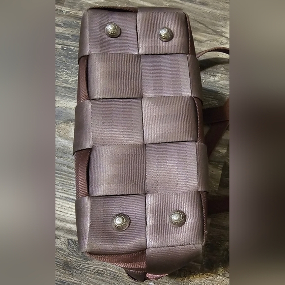 HARVEYS Limited Edition Seatbelt Bag - Picture 15 of 15